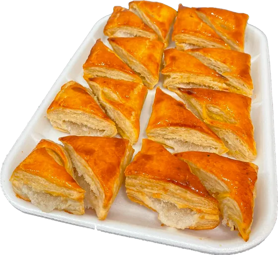 Bandeja de pastelitos de coco en triángulo